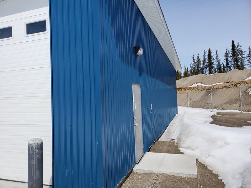 Long side of a storage garage